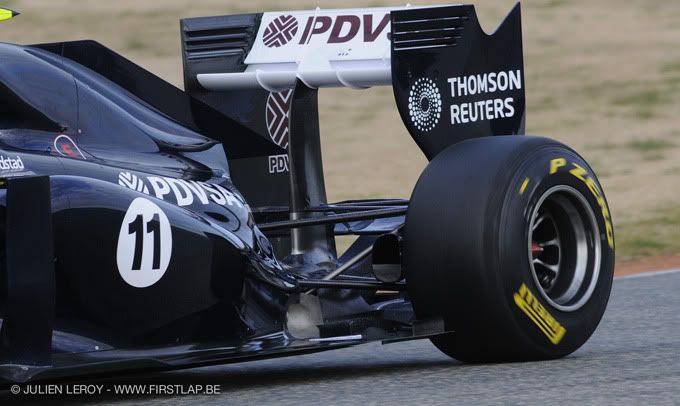La espectacular parte trasera del Williams FW33