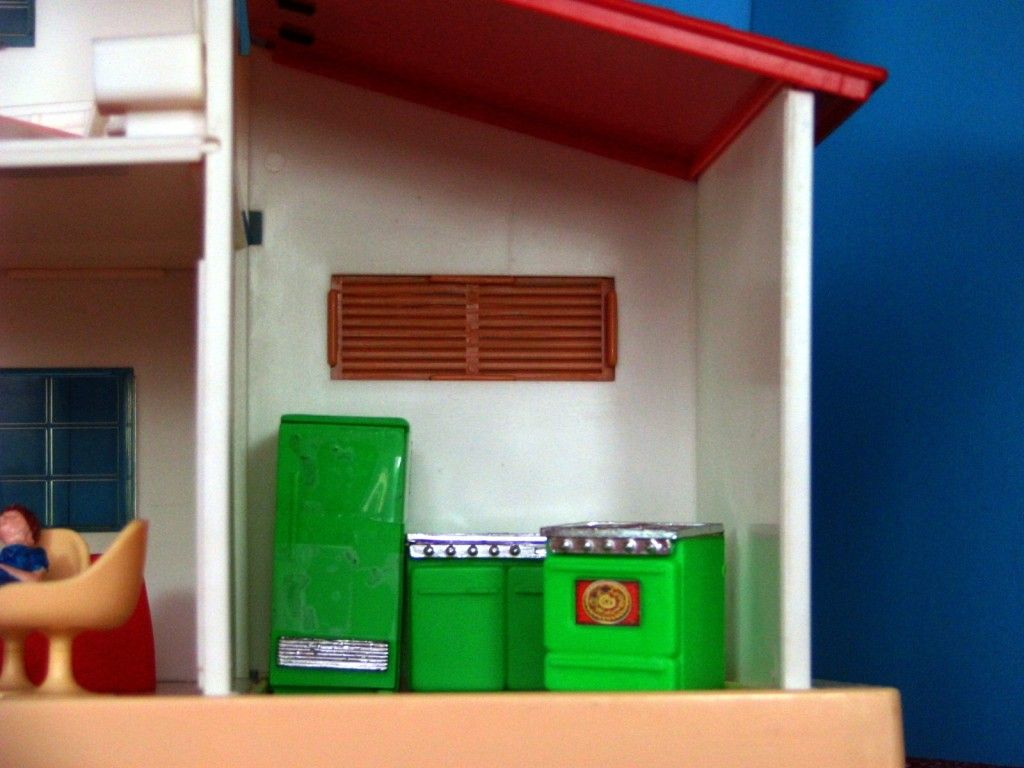 RARE VINTAGE BLUE BOX DOLL HOUSE 1974 W 24 PIECES FURNITURE XMAS GIFT