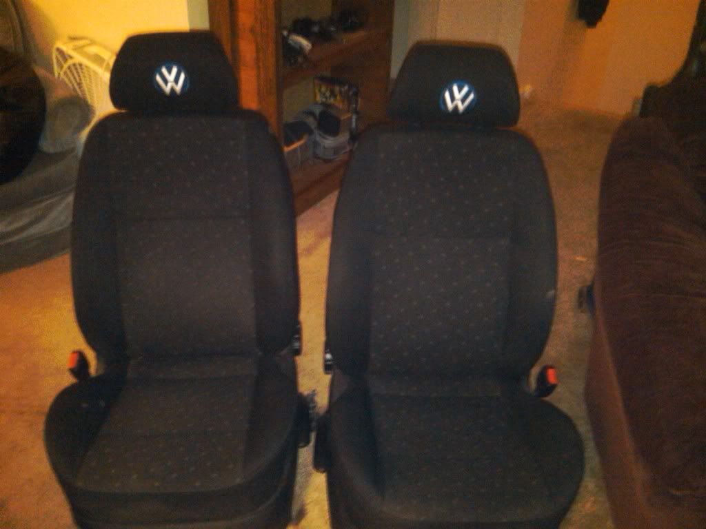 FS VW logo embroidered black headrests/ Black cloth seats PA VW