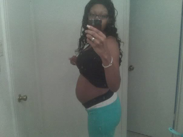 http://i743.photobucket.com/albums/xx80/sweetbwnsuga/13wks.jpg?t=1301459787